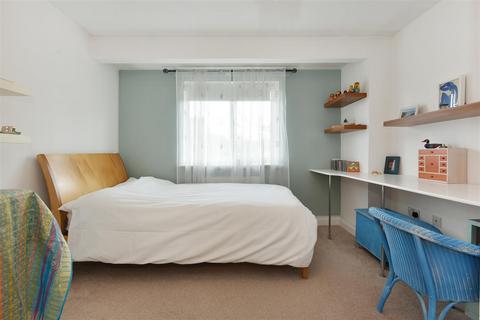 2 bedroom flat for sale, 205 Cortis Road, London