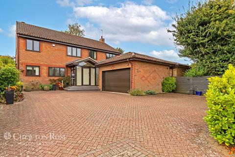 5 bedroom detached house for sale, Colesbourne Drive, Milton Keynes