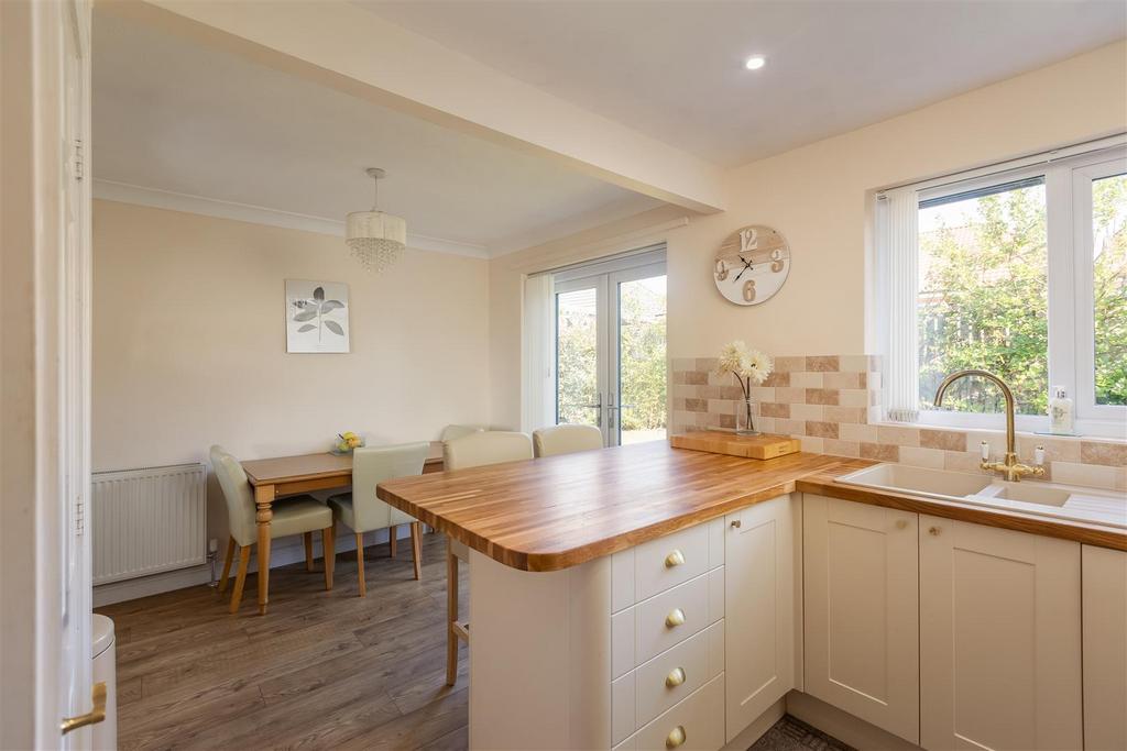 Corbie Way 33 Kitchen Dining Room-4.jpg