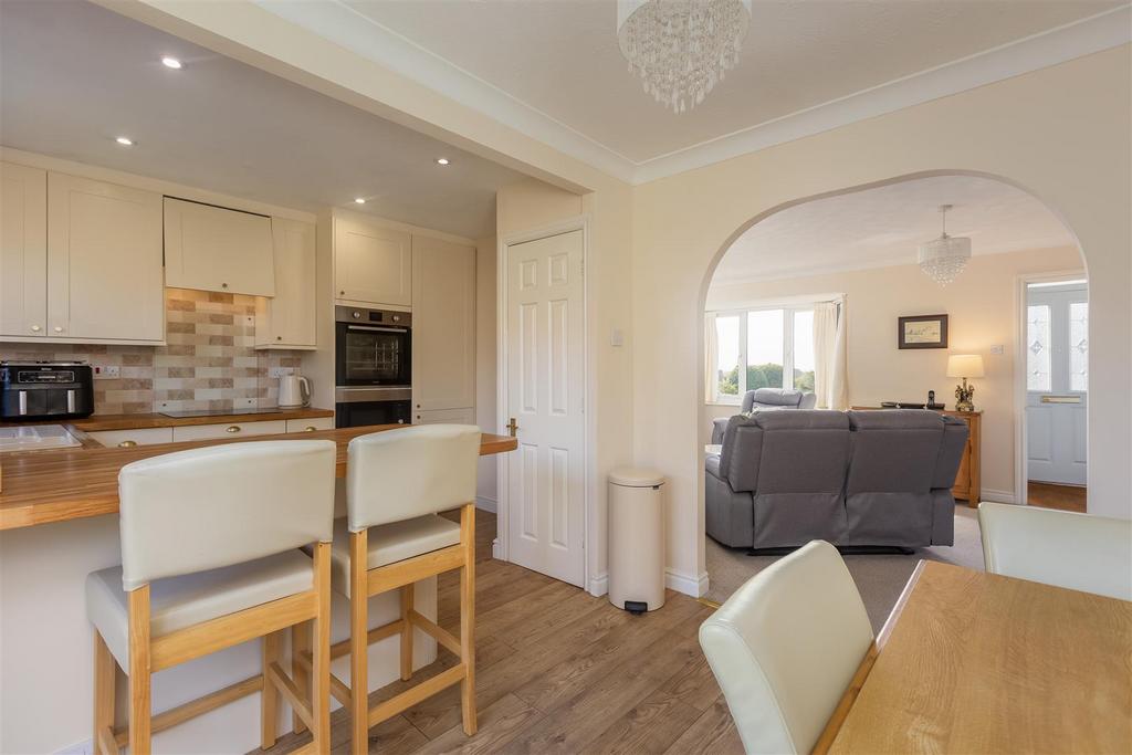Corbie Way 33 Kitchen Dining Room-6.jpg