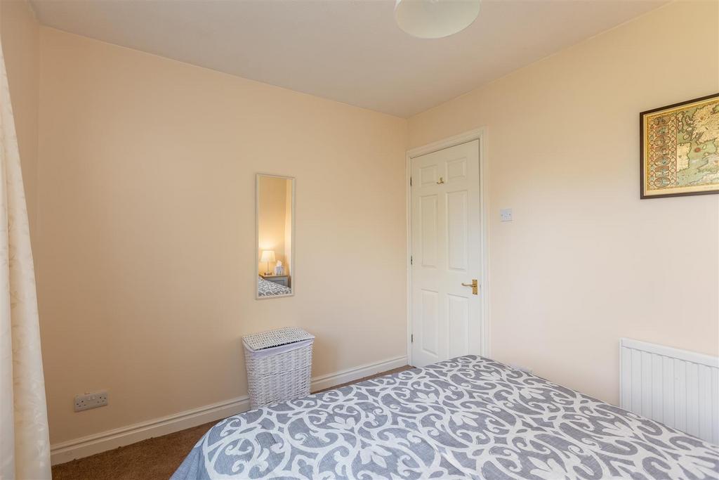 Corbie Way 33 Bedroom 2-2.jpg