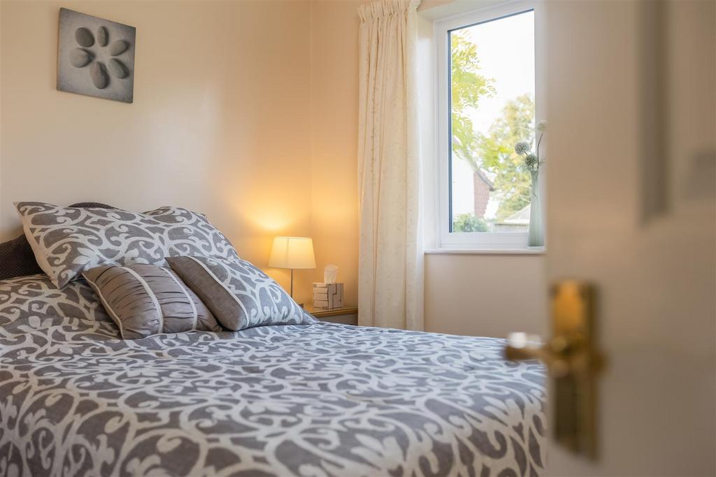 Corbie Way 33 Bedroom 2-3.jpg