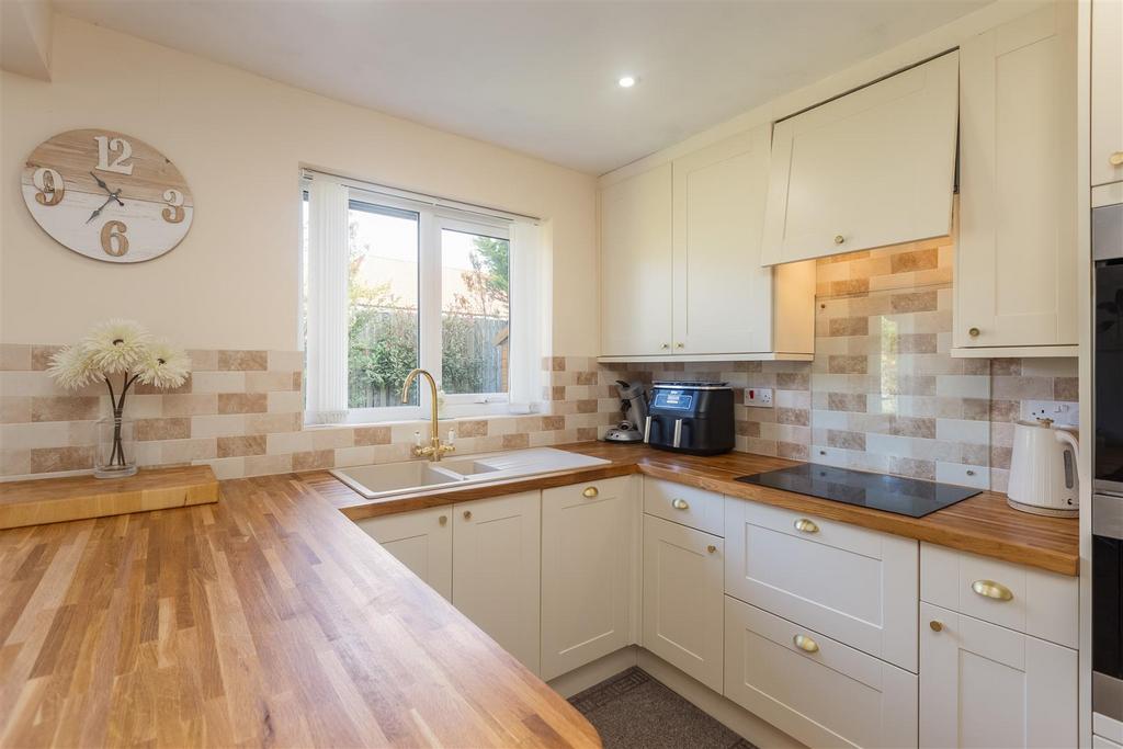 Corbie Way 33 Kitchen Dining Room-3.jpg
