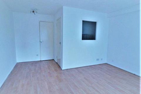 Studio to rent, Salem Place, Northfleet, DA11