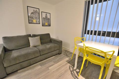 Studio to rent, Parker Street, City Centre