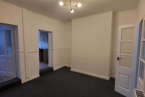 3 bedroom terraced house to rent, Llewellyn Street