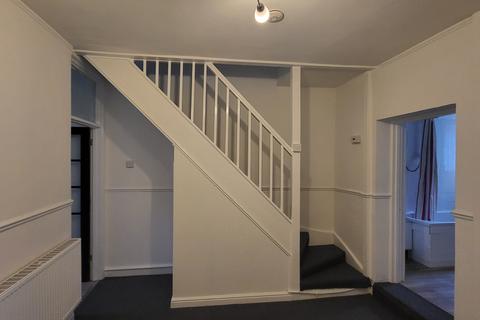 3 bedroom terraced house to rent, Llewellyn Street