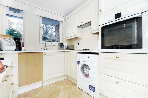 3 bedroom flat for sale, More Close, St Paul's Court, London, W14