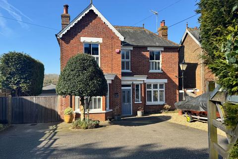 35 Eythorne Road, Shepherdswell, Dover, CT15 7PG