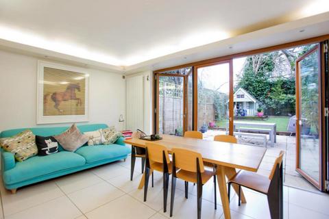 4 bedroom terraced house to rent, Hornby Close, Primrose Hill, London