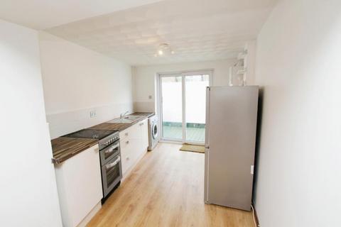 2 bedroom flat to rent, Fishponds Road, Bristol BS5