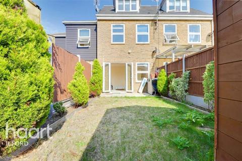 3 bedroom terraced house to rent, Newbury Park, IG2