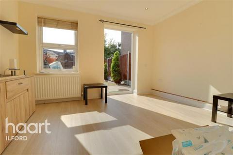 3 bedroom terraced house to rent, Newbury Park, IG2