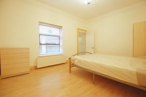 2 bedroom flat to rent, Chardmore Road, Stamford Hill