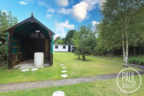 5 bedroom detached bungalow for sale, Carlton Road, Lowestoft, NR33