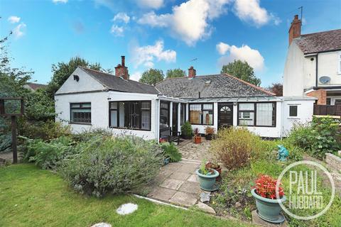 5 bedroom detached bungalow for sale, Carlton Road, Lowestoft, NR33