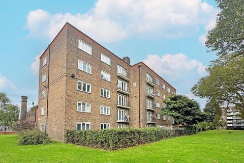 3 bedroom apartment to rent, Queensbridge Road, Haggerston, E2