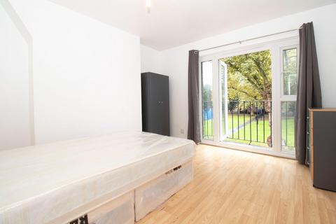 3 bedroom apartment to rent, Queensbridge Road, Haggerston, E2