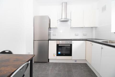 3 bedroom apartment to rent, Queensbridge Road, Haggerston, E2