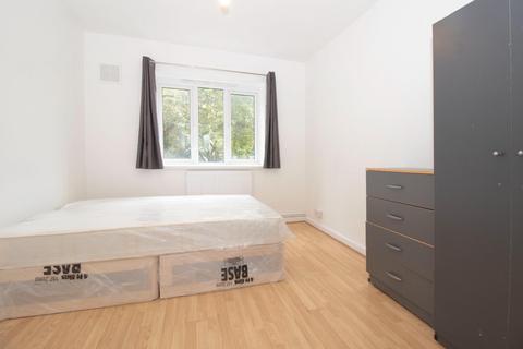 3 bedroom apartment to rent, Queensbridge Road, Haggerston, E2