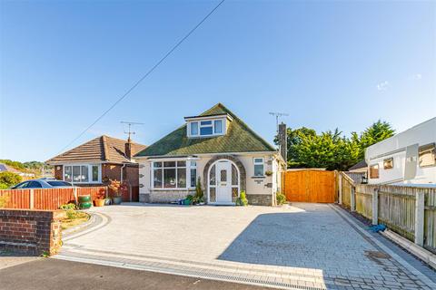 3 bedroom detached bungalow to rent, Lower Blandford Road, Broadstone BH18