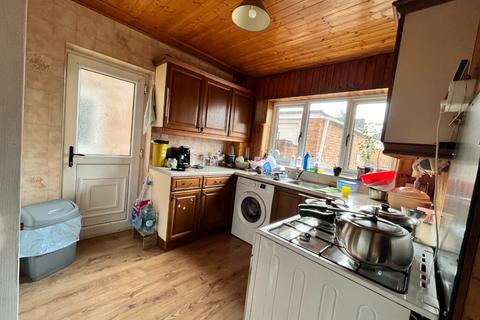 3 bedroom semi-detached house for sale, Tomlinson Avenue, Luton