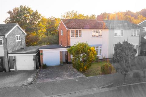 33 Southview Close, Rayleigh, SS6 7LX