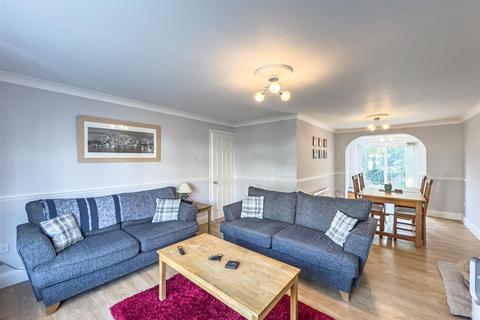 33 Southview Close, Rayleigh, SS6 7LX