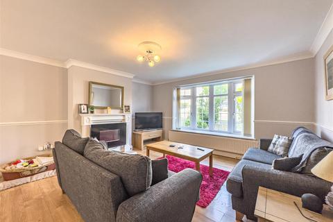 33 Southview Close, Rayleigh, SS6 7LX