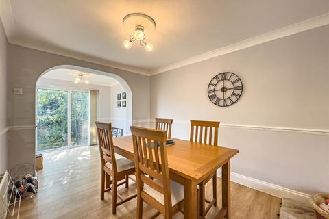 33 Southview Close, Rayleigh, SS6 7LX