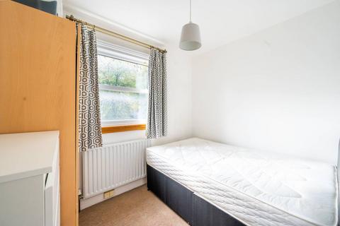 2 bedroom flat to rent, Fulham Road, Fulham Broadway, London, SW6