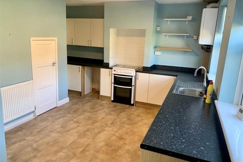 2 bedroom end of terrace house to rent, 2 Woolsthorpe CrescentKirk HallamIlkestonDerbyDerbyshire