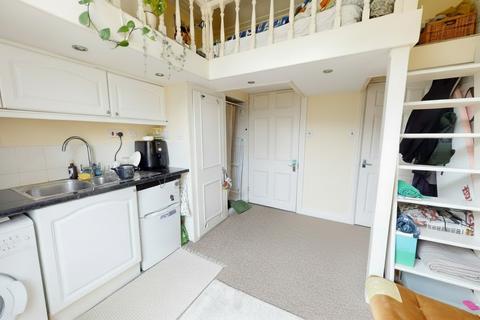 Studio to rent, First avenue, Hove, BN3