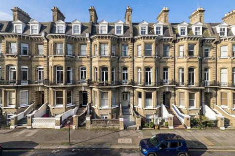 Studio to rent, First avenue, Hove, BN3