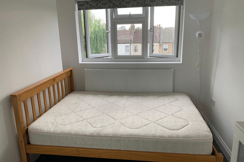 1 bedroom in a house share to rent, Thornton Heath CR7