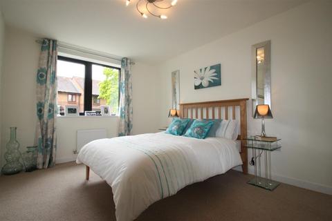 1 bedroom flat for sale, Vellum Court, Hillyfield, Walthamstow, E17