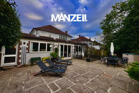 4 bedroom detached house to rent, London SE9