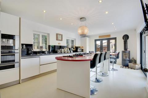 6 bedroom detached house for sale, Priors Field, Bicknacre