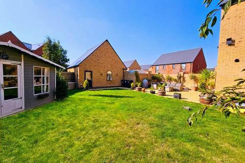 4 bedroom detached house for sale, Victorious Close, Hampshire PO13