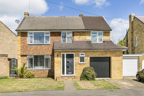 5 bedroom detached house for sale, Manor Crescent, West Byfleet KT14