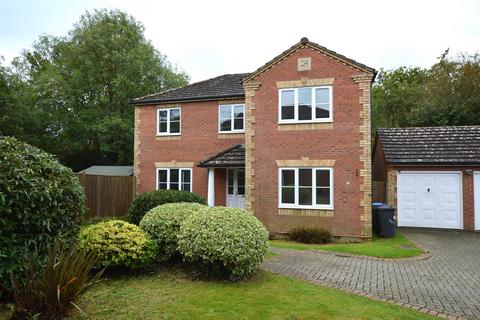 4 bedroom detached house to rent, Woodpecker Crescent, Burgess Hill RH15