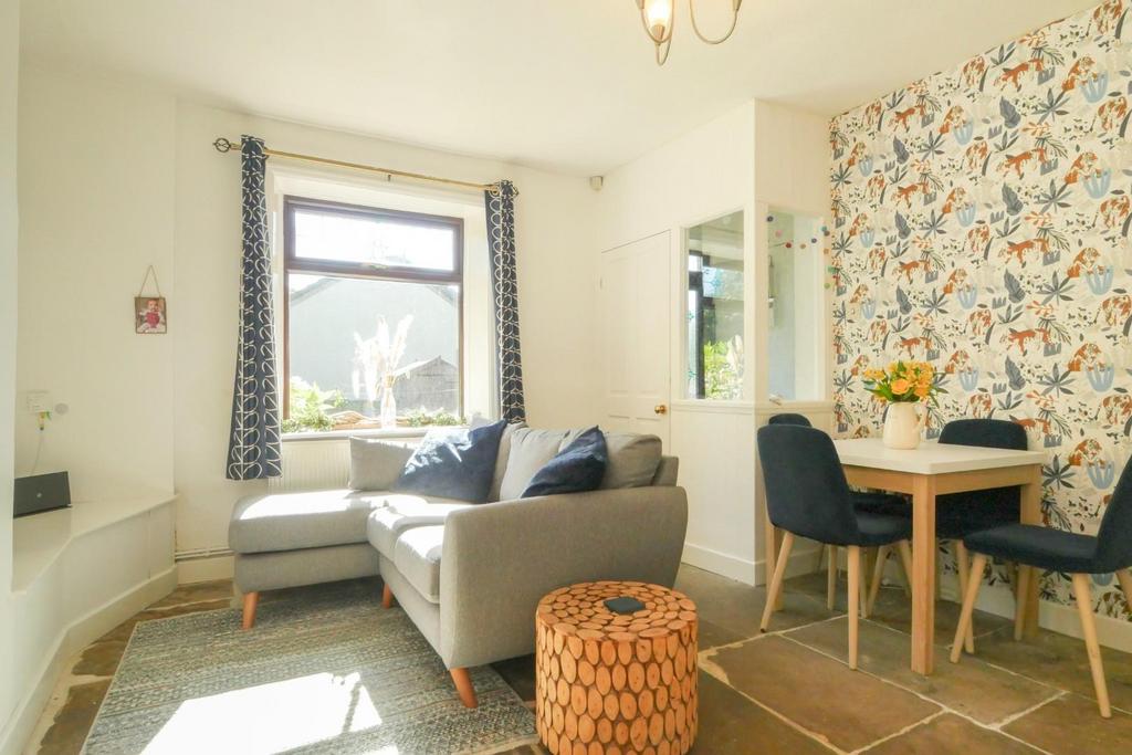 Living room/kitchen