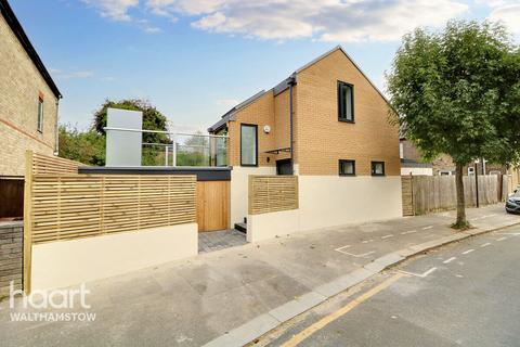 2 bedroom detached house for sale, Thorpe Hall Road, Walthamstow