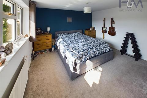 82 Bronte Paths, Stevenage, SG2 0PJ