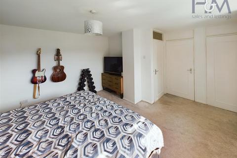 82 Bronte Paths, Stevenage, SG2 0PJ