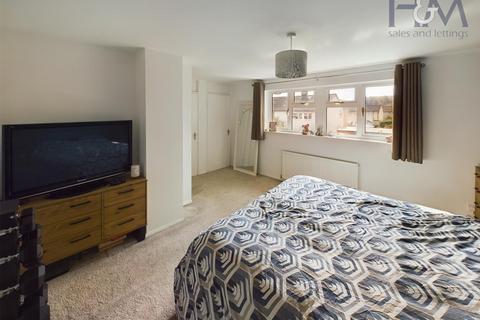 82 Bronte Paths, Stevenage, SG2 0PJ