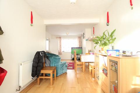 3 bedroom detached house to rent, Salisbury Road, Dagenham, Essex, RM10