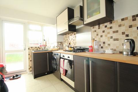 3 bedroom detached house to rent, Salisbury Road, Dagenham, Essex, RM10