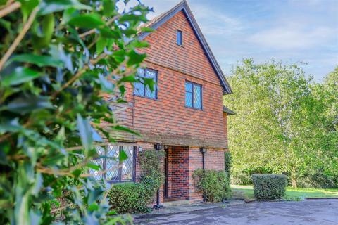 7 bedroom detached house to rent, Horseshoe Lane, Cranleigh GU6