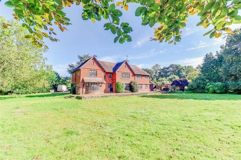 7 bedroom detached house to rent, Horseshoe Lane, Cranleigh GU6